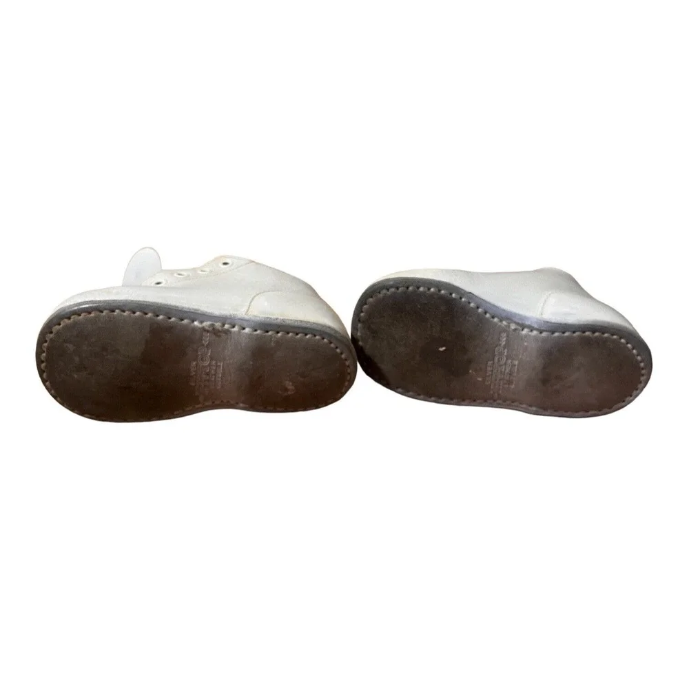 Two pairs vintage baby shoes Buntees Leather and flowers on toes White